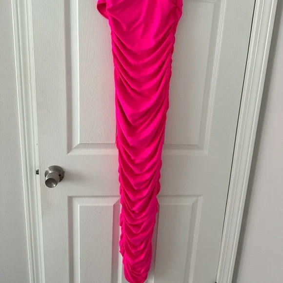 Good American hot pink scrunch maxi dress - Picture 4 of 7